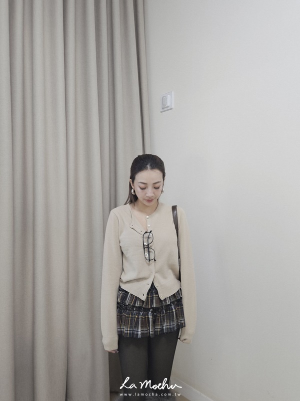圓領排釦羊毛上衣